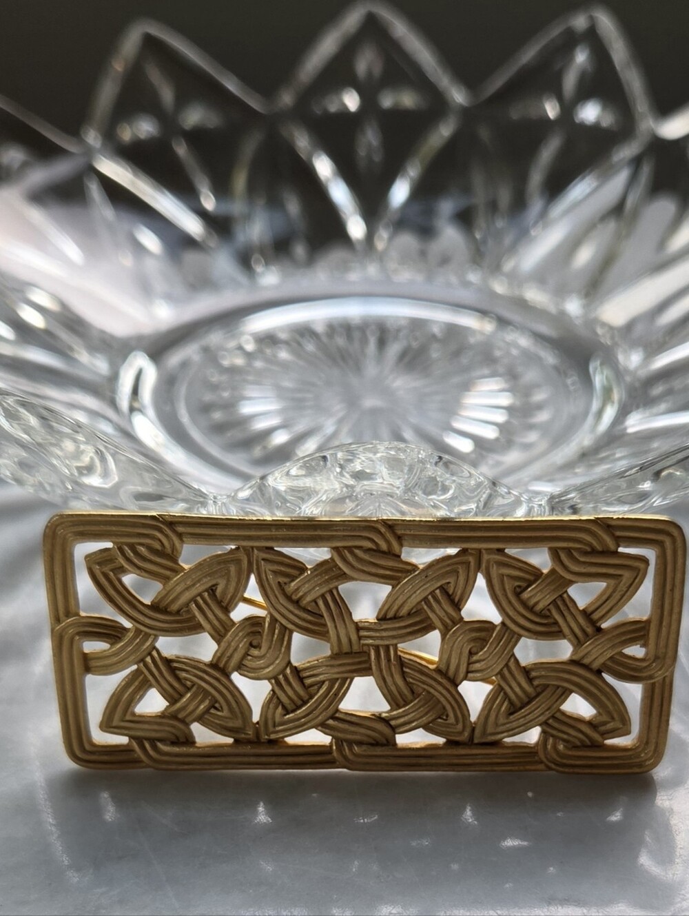 Vintage JJ 1988, Signed Gold Tone Rectangular Celtic Knot Brooch Pin - Picture 4 of 4